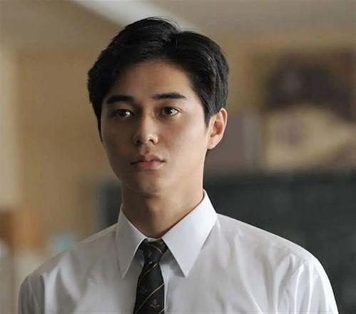 两男的一起吃娱乐圈的瓜,两男共品娱乐风云录  第2张